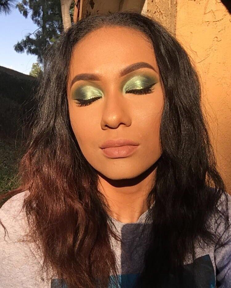 What Lipstick Goes With Green Eyeshadow?